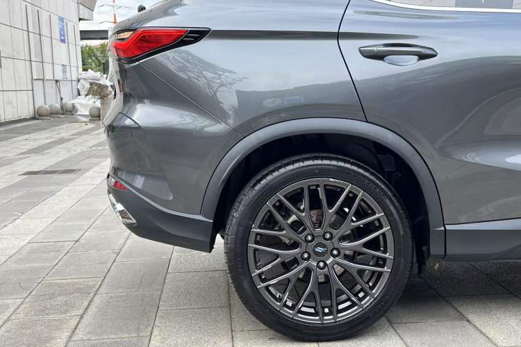Used CHANGAN OSHAN X5 2021 1.5T DCT Flagship Edition Right Rear Wheel Hub
