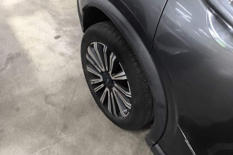 Used CHANGAN OSHAN X5 2021 1.5T DCT Prestige Edition Right Rear Wheel Hub