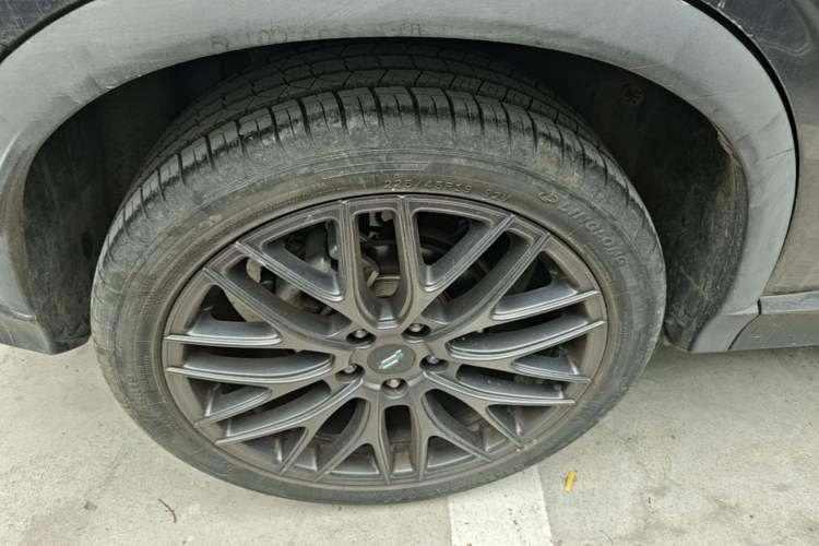 Used CHANGAN OSHAN X5 2021 1.5T DCT Flagship Edition Right Rear Wheel Hub