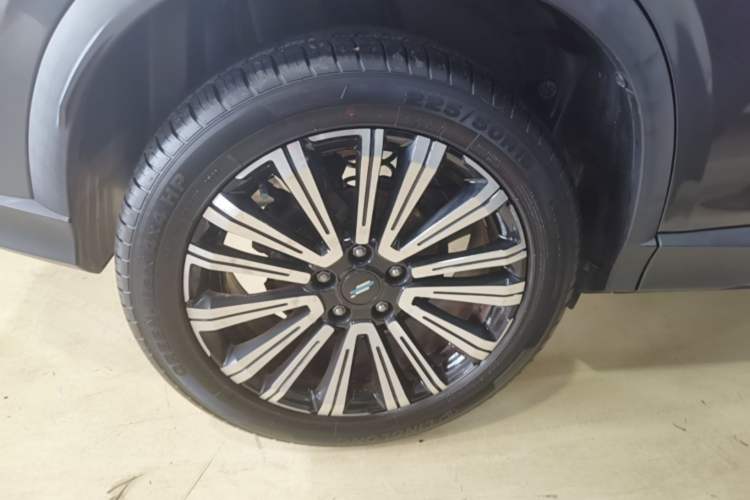 Used CHANGAN OSHAN X5 2021 Revised Version 1.5T DCT Luxury Edition Right Rear Wheel Hub