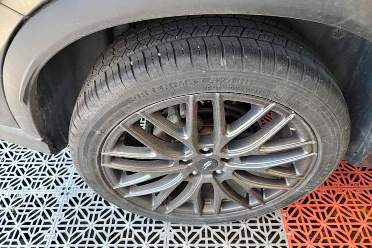 Used CHANGAN OSHAN X5 2021 1.5T DCT Flagship Edition Right Rear Wheel Hub