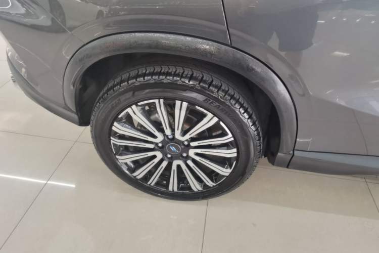Used CHANGAN OSHAN X5 2021 1.5T DCT Prestige Edition Right Rear Wheel Hub