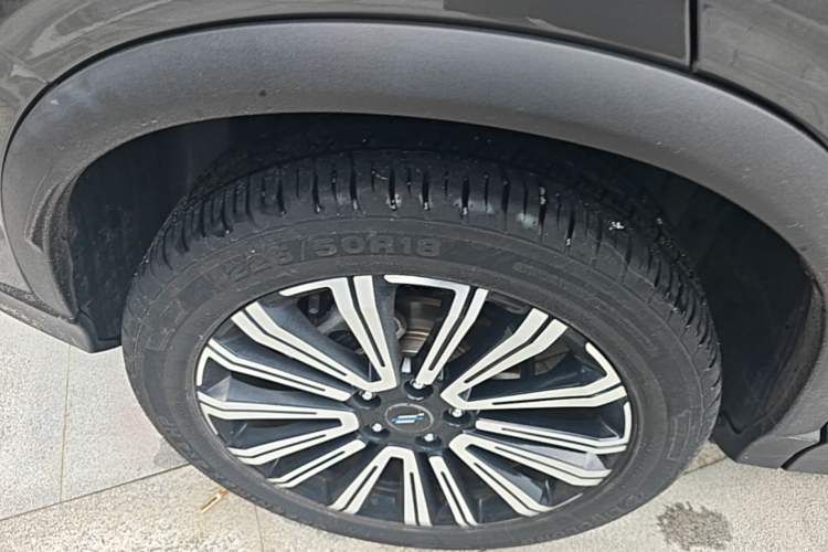 Used CHANGAN OSHAN X5 2021 1.5T DCT Prestige Edition Right Rear Wheel Hub