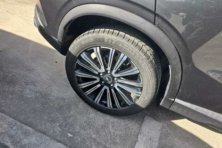 Used CHANGAN OSHAN X5 2021 1.5T DCT Prestige Edition Right Rear Wheel Hub