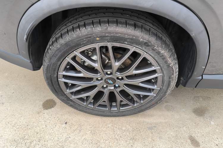 Used CHANGAN OSHAN X5 2021 1.5T DCT Flagship Edition Right Rear Wheel Hub