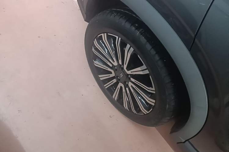 Used CHANGAN OSHAN X5 2021 1.5T DCT Prestige Edition Right Rear Wheel Hub
