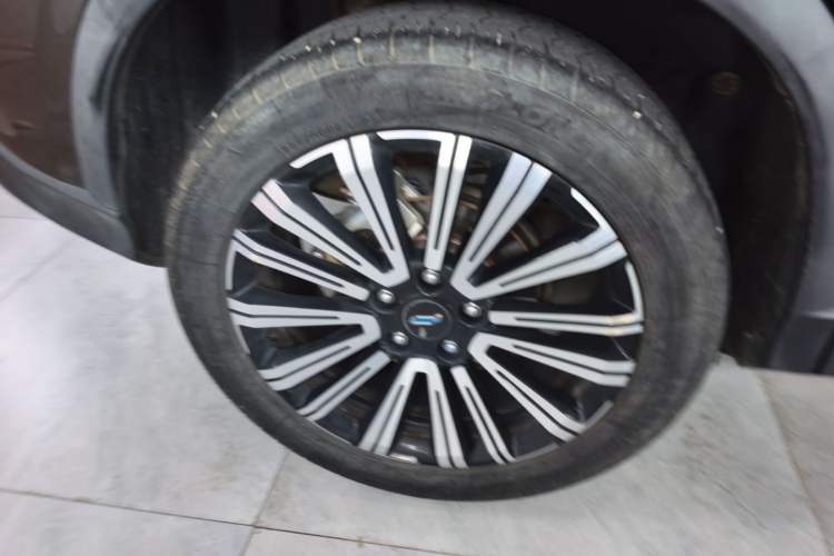 Used CHANGAN OSHAN X5 2021 1.5T DCT Prestige Edition Right Rear Wheel Hub