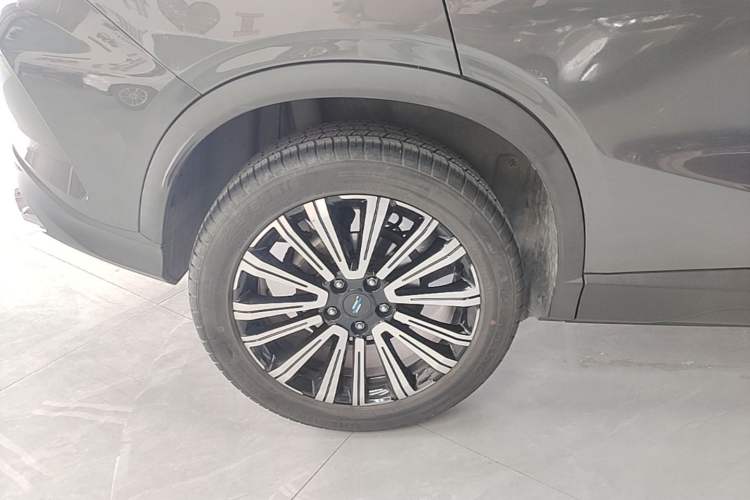 Used CHANGAN OSHAN X5 2021 1.5T DCT Prestige Edition Right Rear Wheel Hub