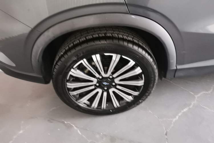 Used CHANGAN OSHAN X5 2021 1.5T DCT Luxury Edition Right Rear Wheel Hub