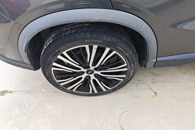 Used CHANGAN OSHAN X5 2021 1.5T DCT Flagship Edition Right Rear Wheel Hub
