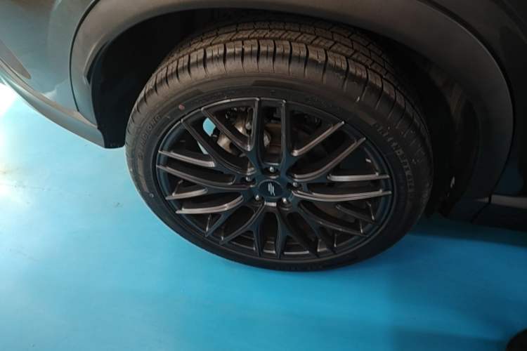 Used CHANGAN OSHAN X5 2021 1.5T DCT Flagship Edition Right Rear Wheel Hub