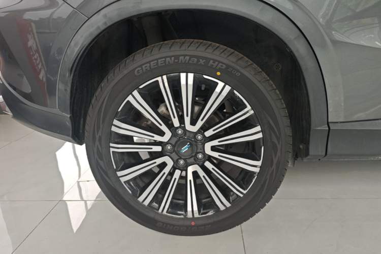 Used CHANGAN OSHAN X5 2021 1.5T DCT Prestige Edition Right Rear Wheel Hub