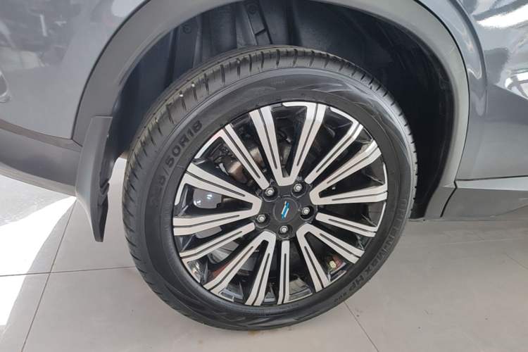 Used CHANGAN OSHAN X5 2021 1.5T DCT Prestige Edition Right Rear Wheel Hub