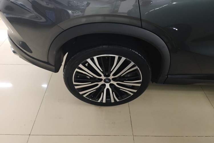 Used CHANGAN OSHAN X5 2021 1.5T DCT Flagship Edition Right Rear Wheel Hub