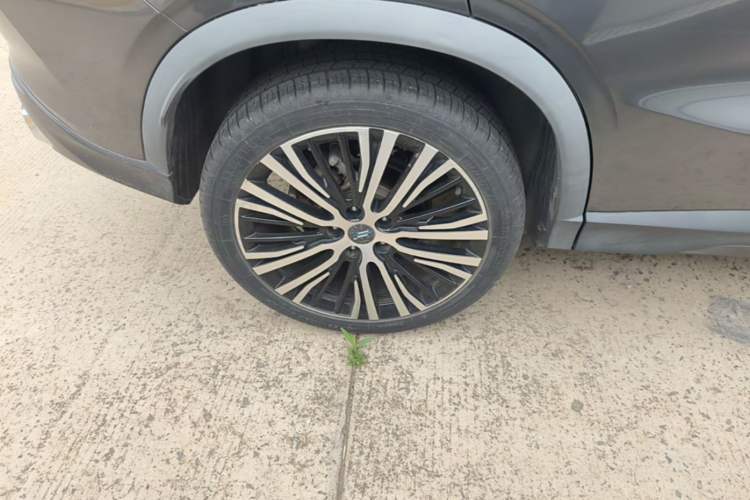 Used CHANGAN OSHAN X5 2021 1.5T DCT Flagship Edition Right Rear Wheel Hub