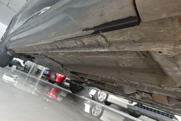 Used CHANGAN OSHAN X5 2021 1.6L CVT Flagship Model Right Side Sill