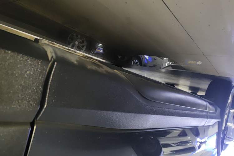 Used CHANGAN OSHAN X5 2021 1.6L CVT Luxury Model Right Side Sill