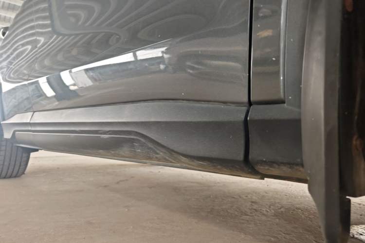 Used CHANGAN OSHAN X5 2021 1.5T DCT Flagship Edition Right Side Sill