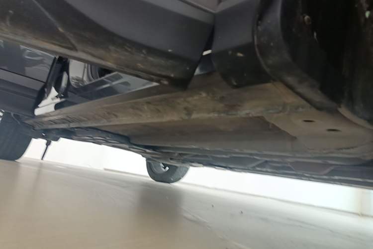 Used CHANGAN OSHAN X5 2021 1.6L CVT Luxury Model Right Side Sill