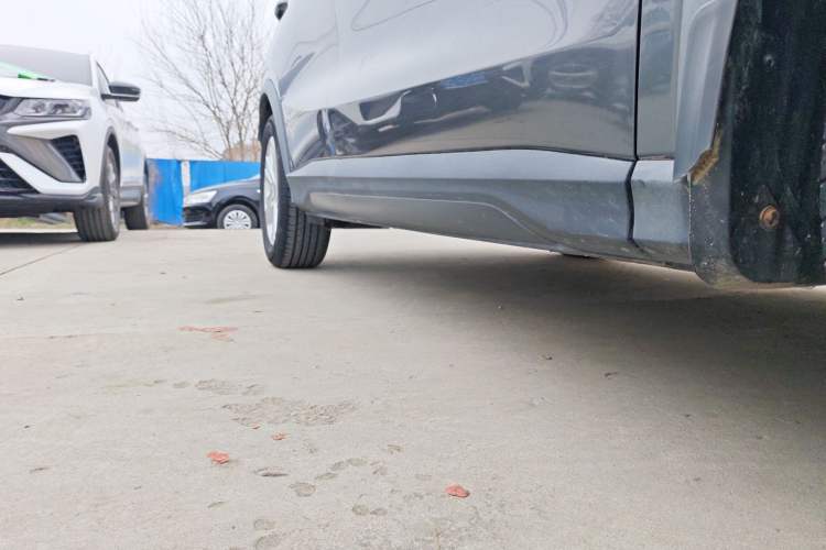 Used CHANGAN OSHAN X5 2021 1.6L CVT Luxury Model Right Side Sill