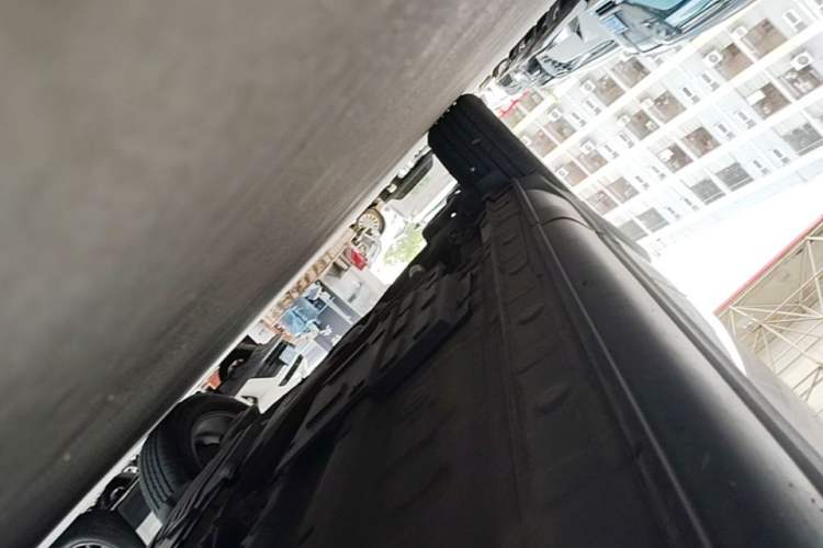 Used CHANGAN OSHAN X5 2021 1.6L CVT Luxury Model Right Side Sill