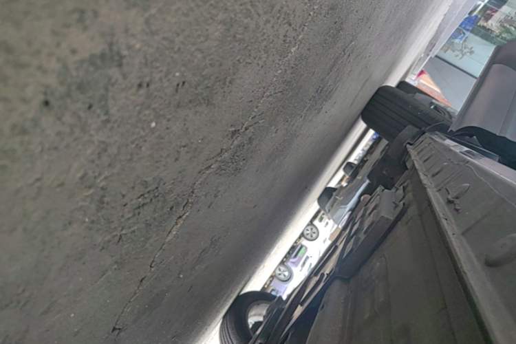 Used CHANGAN OSHAN X5 2021 1.6L CVT Luxury Version Right Side Sill