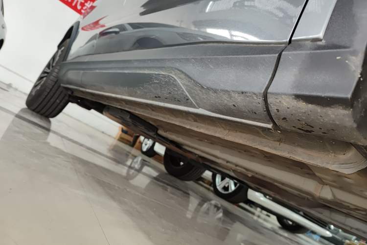 Used CHANGAN OSHAN X5 2021 Revised Version 1.5T DCT Luxury Edition Right Side Sill