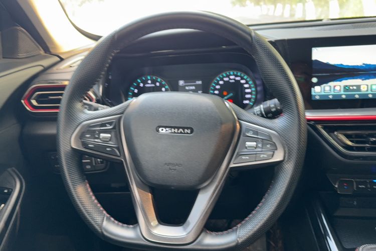 Used CHANGAN OSHAN X5 2021 Revised Version 1.5T DCT Luxury Edition Steering Wheel