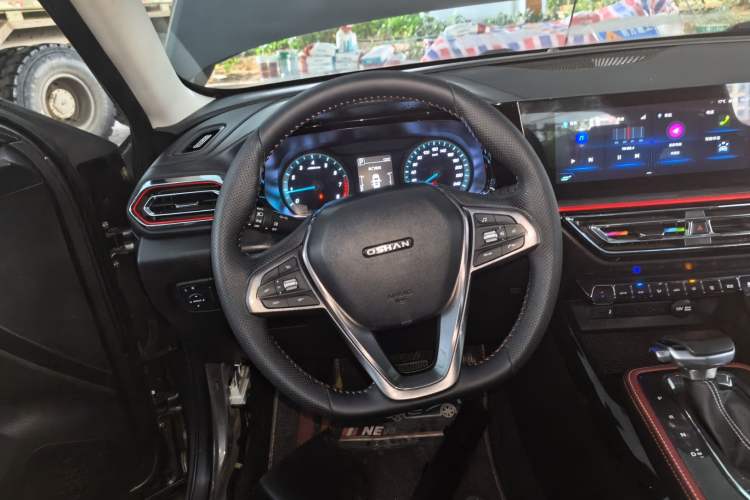 Used CHANGAN OSHAN X5 2021 Revised Version 1.5T DCT Luxury Edition Steering Wheel