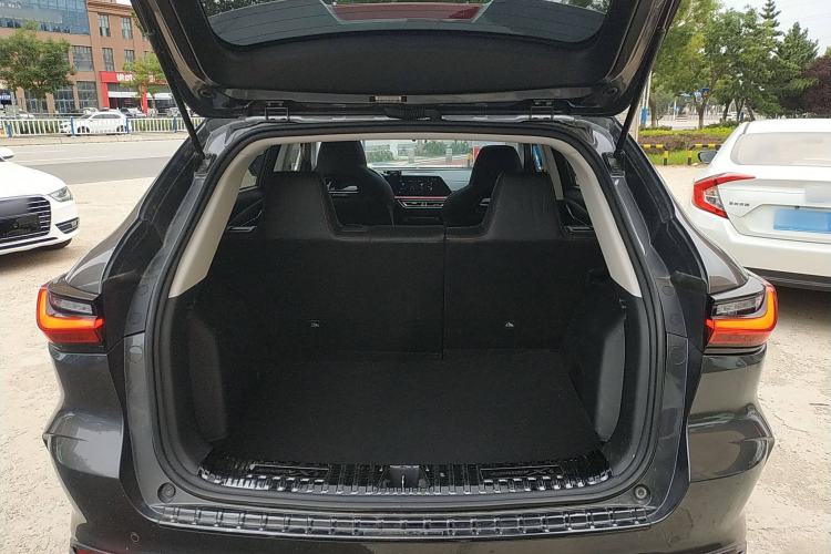 Used CHANGAN OSHAN X5 2021 Revised Version 1.6L Manual Luxury Edition Trunk