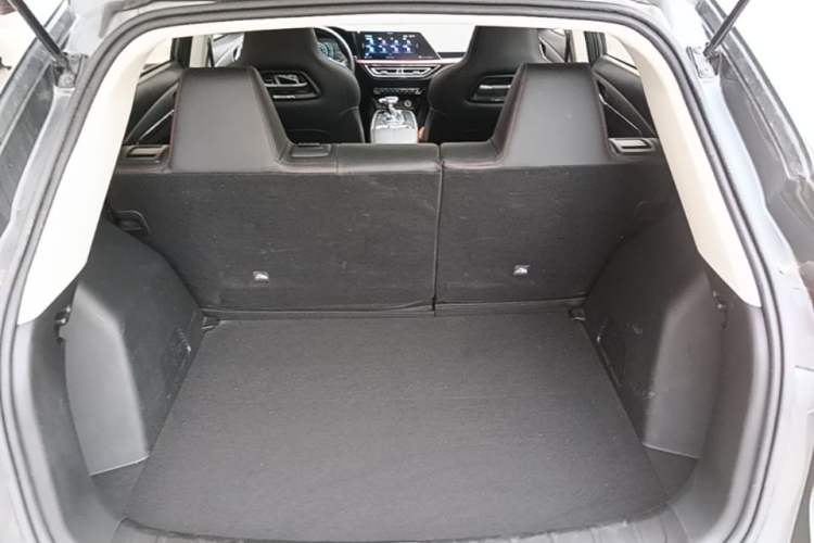 Used CHANGAN OSHAN X5 2021 1.6L CVT Luxury Model Trunk