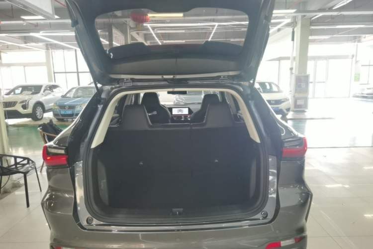 Used CHANGAN OSHAN X5 2021 1.5T DCT Prestige Edition Trunk