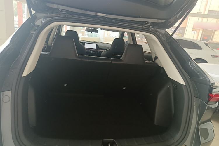 Used CHANGAN OSHAN X5 2021 1.6L CVT Luxury Model Trunk