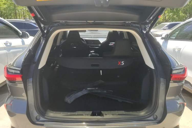 Used CHANGAN OSHAN X5 2021 1.6L CVT Luxury Model Trunk