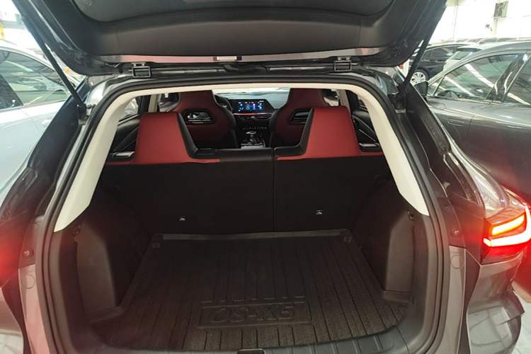 Used CHANGAN OSHAN X5 2021 Revised Version 1.5T DCT Luxury Edition Trunk