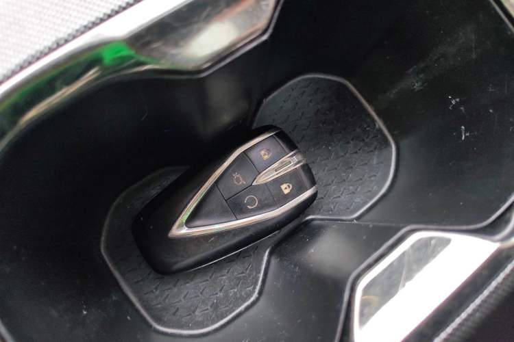 Used CHANGAN OSHAN X5 2021 1.6L CVT Luxury Model Vehicle Key