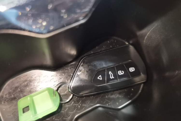 Used CHANGAN OSHAN X5 2021 1.6L CVT Luxury Model Vehicle Key