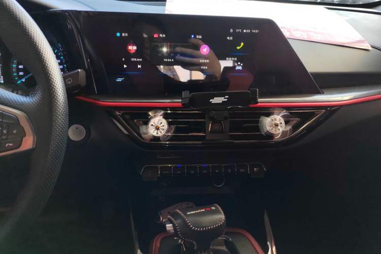 Used CHANGAN OSHAN X5 2021 Revised Version 1.5T DCT Luxury Edition Audio And AC Panel