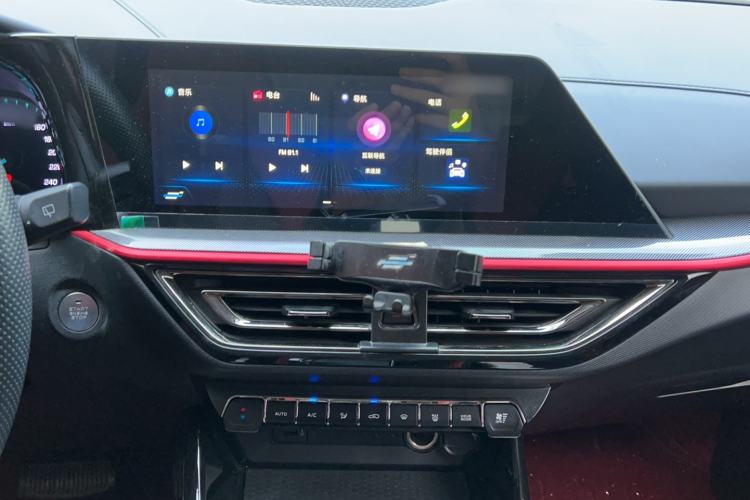 Used CHANGAN OSHAN X5 2021 1.5T DCT Luxury Edition Audio And AC Panel