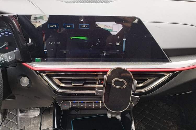 Used CHANGAN OSHAN X5 2021 Revised Version 1.5T DCT Luxury Edition Audio And AC Panel