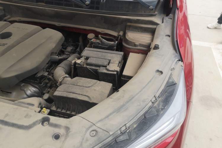 Used CHANGAN OSHAN X5 2021 1.6L CVT Luxury Model Engine Bay Left