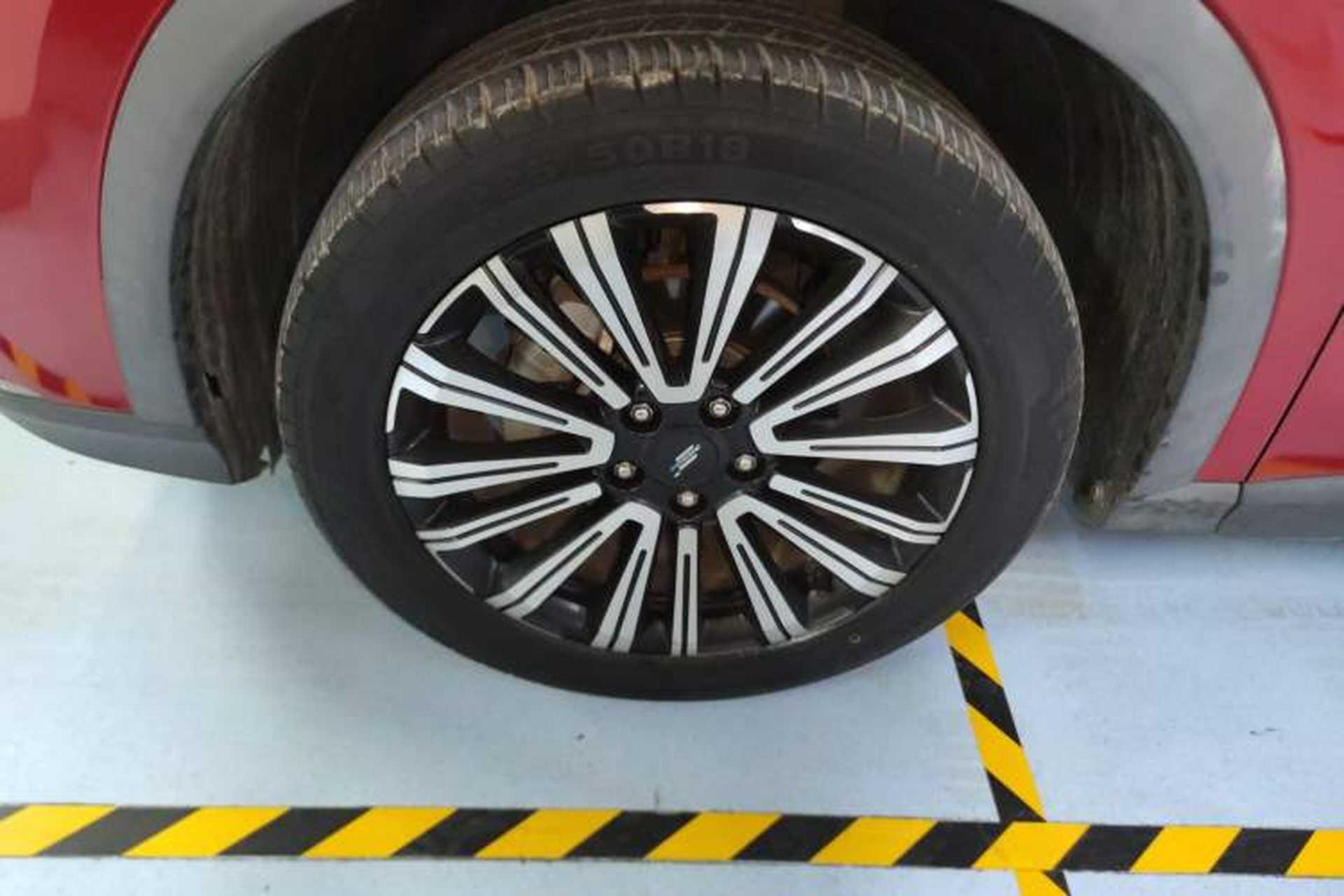 Used CHANGAN OSHAN X5 2021 1.5T DCT Prestige Edition Left Front Wheel Hub