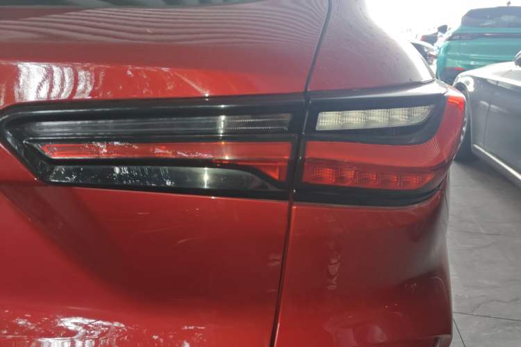 Used CHANGAN OSHAN X5 2021 1.5T DCT Flagship Edition Right Rear Taillight