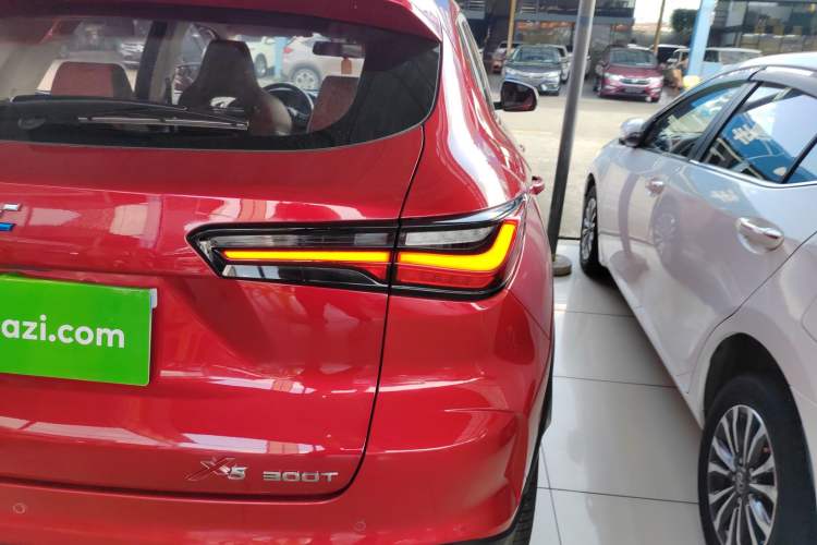 Used CHANGAN OSHAN X5 2021 Revised Version 1.5T DCT Luxury Edition Right Rear Taillight