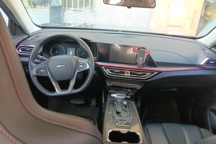 Used CHANGAN OSHAN X5 2021 1.6L CVT Comfort Model Center Console