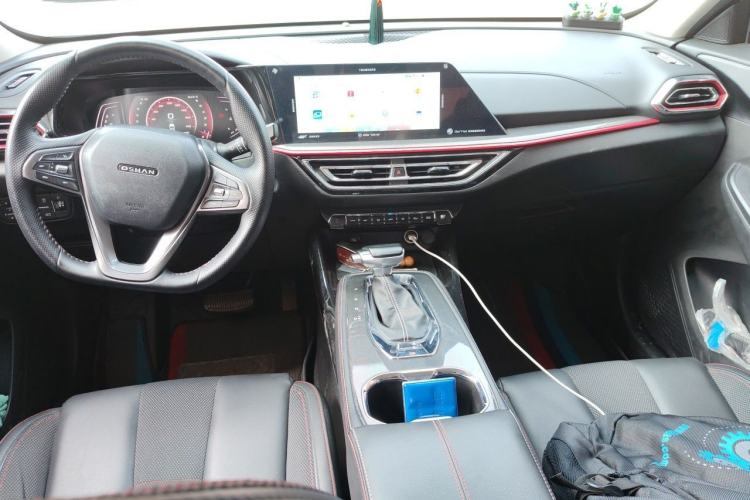 Used CHANGAN OSHAN X5 2021 1.6L CVT Luxury Model Center Console