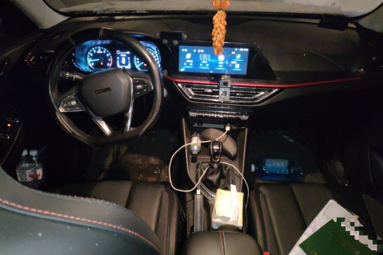 Used CHANGAN OSHAN X5 2021 Revised Version 1.6L Manual Luxury Edition Center Console