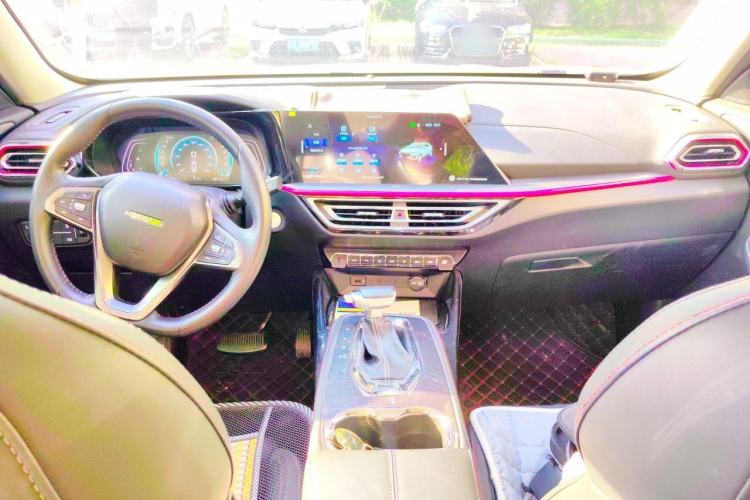 Used CHANGAN OSHAN X5 2021 1.6L CVT Luxury Model Center Console