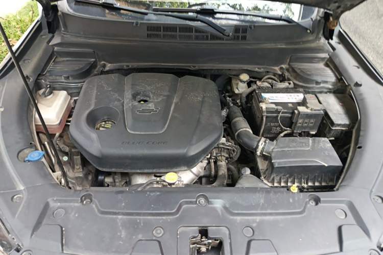 Used CHANGAN OSHAN X5 2021 1.6L CVT Luxury Model Engine Bay