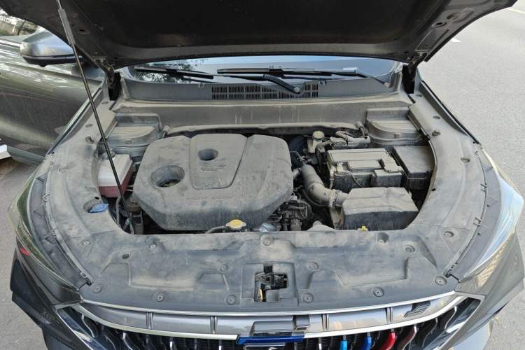 Used CHANGAN OSHAN X5 2021 1.6L CVT Flagship Model Engine Bay